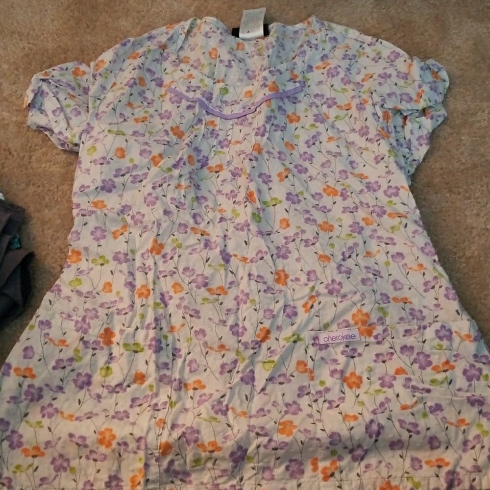Cherokee Scrub top